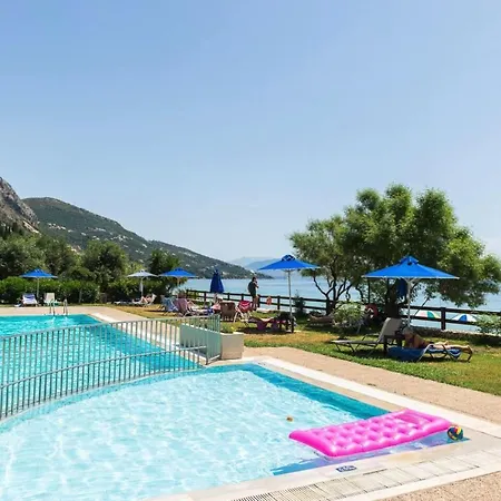Pebbles And Sea At With Shared Pool Appartamento